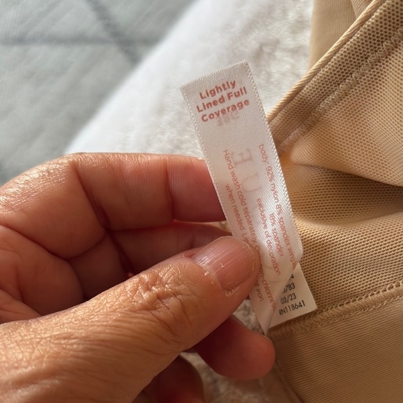 BNWOT Seamless Tan Bra by Cacique - Picture 7 of 9